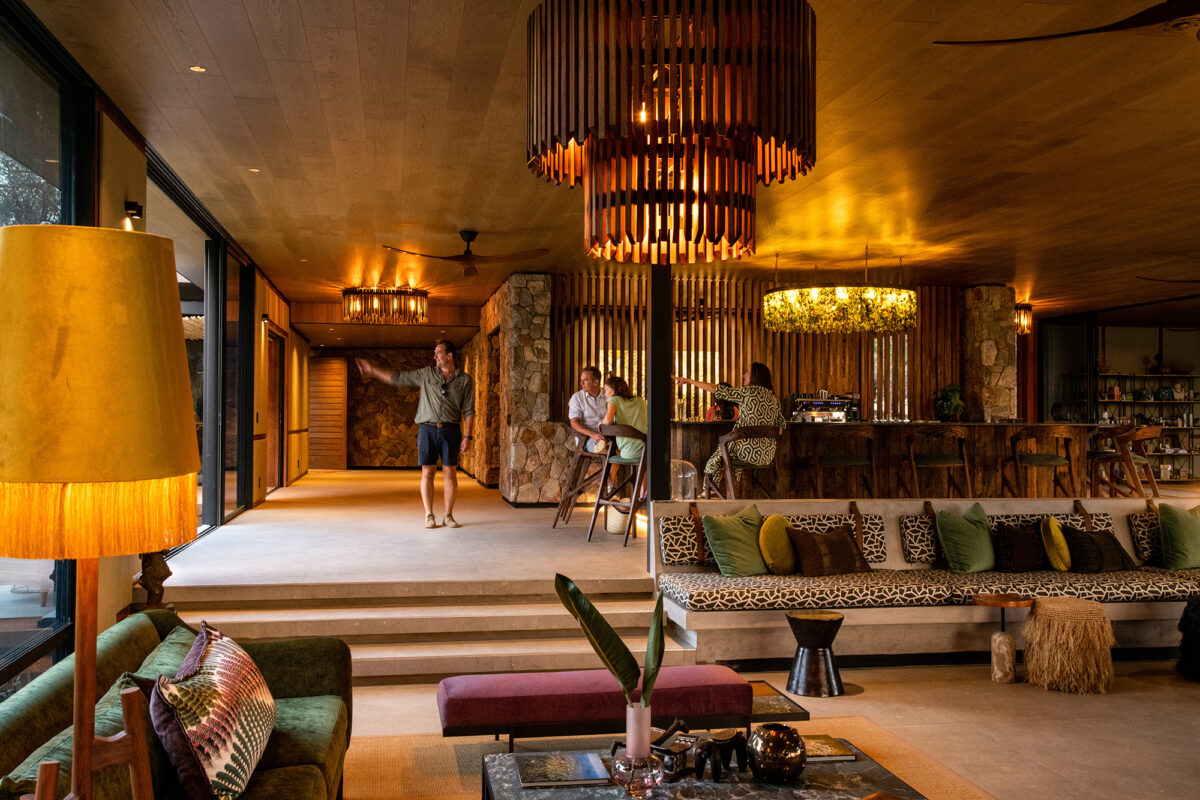 Tanda Tula - First Class Magazine