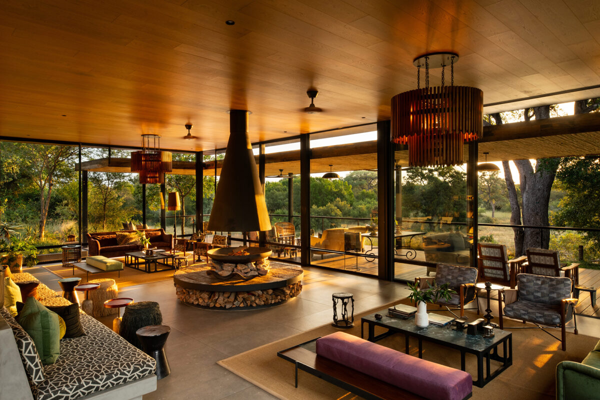 Tanda Tula - First Class Magazine