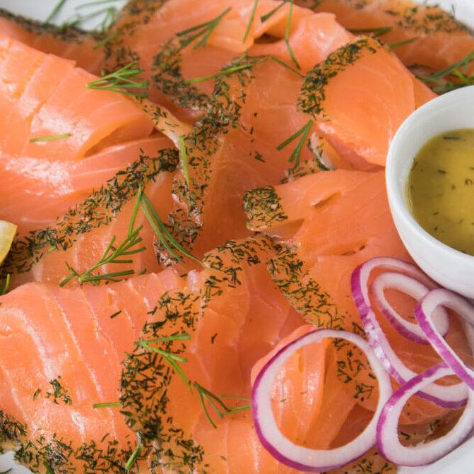 Gravad lax med hovmästarsås, midsommarlunch