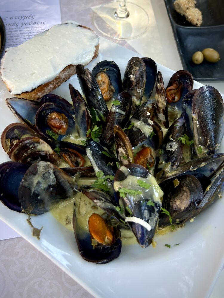 Recept på musslor med ouzo, citron och grädde