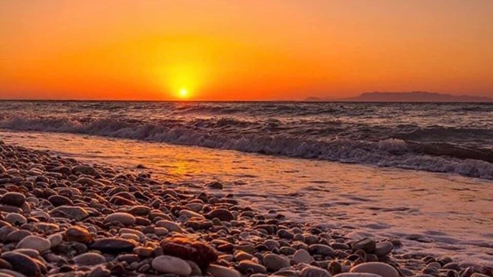 Solnedgång vid Katharos Beach