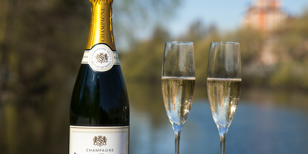 Hur smakar Sveriges billigaste Champagne?